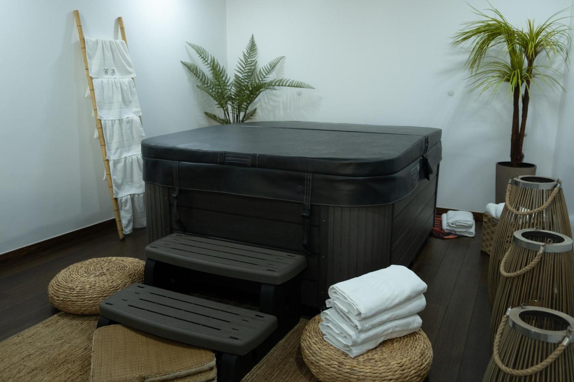 Deluxe Villa Home, Peace & Spa 빌다도콘데 외부 사진
